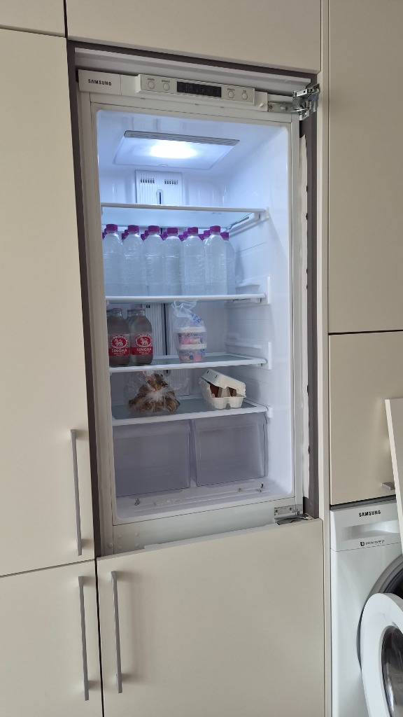 냉장고 문 안전 탈착 및 본체 힌지 마운트 점검